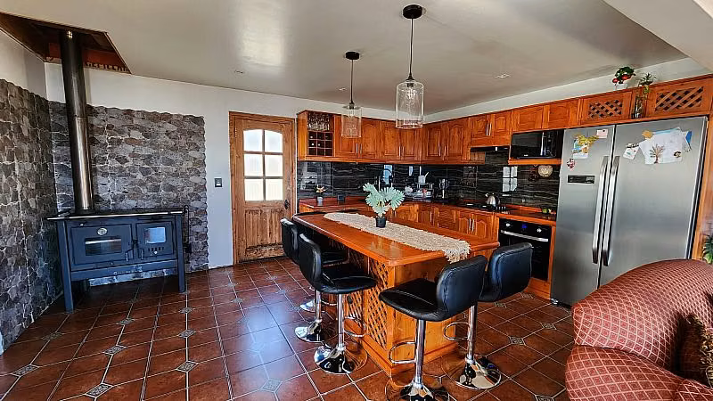 HERMOSA CASA CON TRES CABAÑAS EN VENTA EN PICHILEMU - Imagen 12