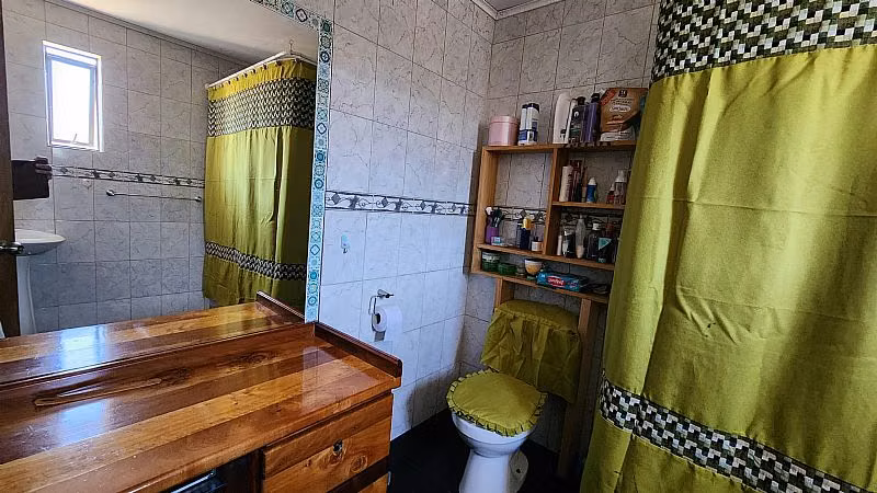 HERMOSA CASA CON TRES CABAÑAS EN VENTA EN PICHILEMU - Imagen 28