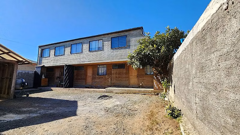 HERMOSA CASA CON TRES CABAÑAS EN VENTA EN PICHILEMU - Imagen 4