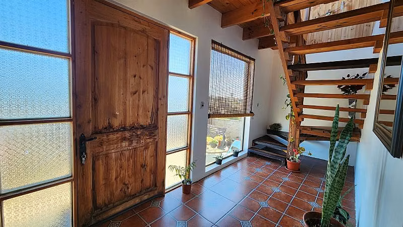 HERMOSA CASA CON TRES CABAÑAS EN VENTA EN PICHILEMU - Imagen 9