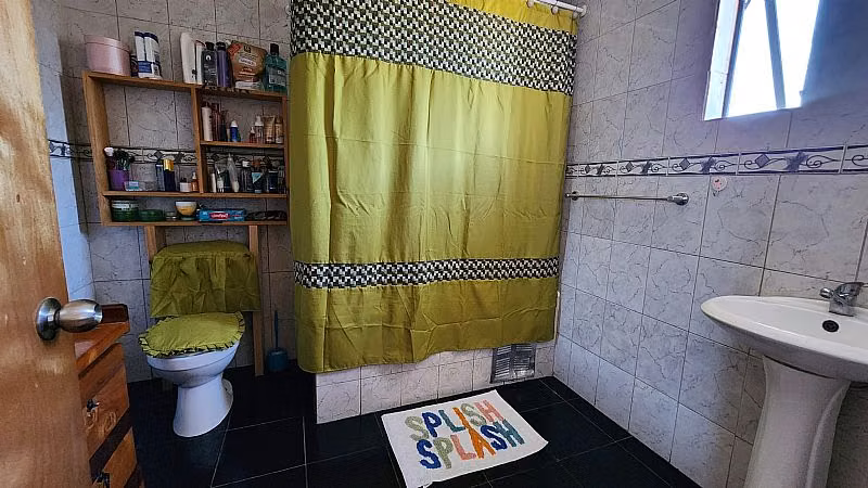 HERMOSA CASA CON TRES CABAÑAS EN VENTA EN PICHILEMU - Imagen 27