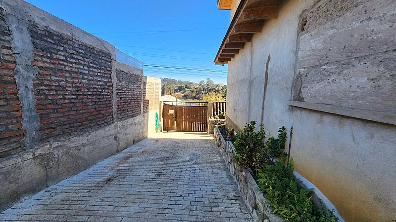HERMOSA CASA CON TRES CABAÑAS EN VENTA EN PICHILEMU - Imagen 7