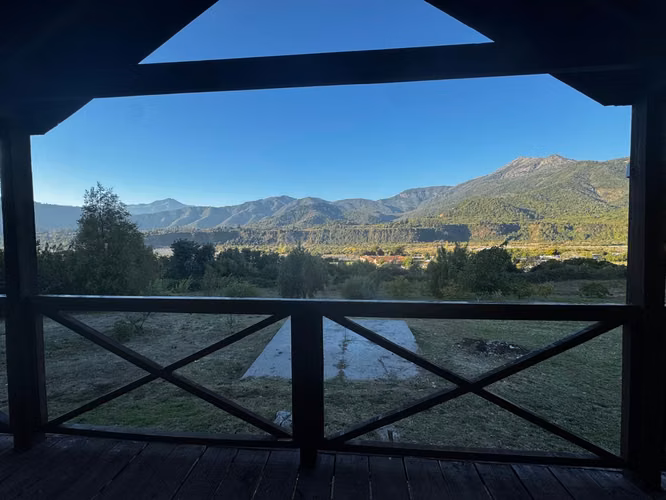 REFUGIO EN LOS MAQUIS    2,5 HÁ    2 CASAS   60 FRUTALES