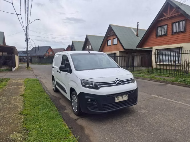 Citroen berlingo año 2021 full diesel - Imagen 2