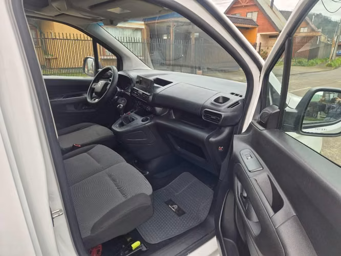 Citroen berlingo año 2021 full diesel - Imagen 6