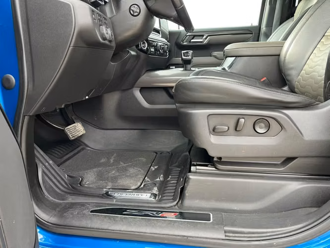 CHEVROLET SILVERADO ZR2 4X4 6.2 AUT 2023 - Imagen 15