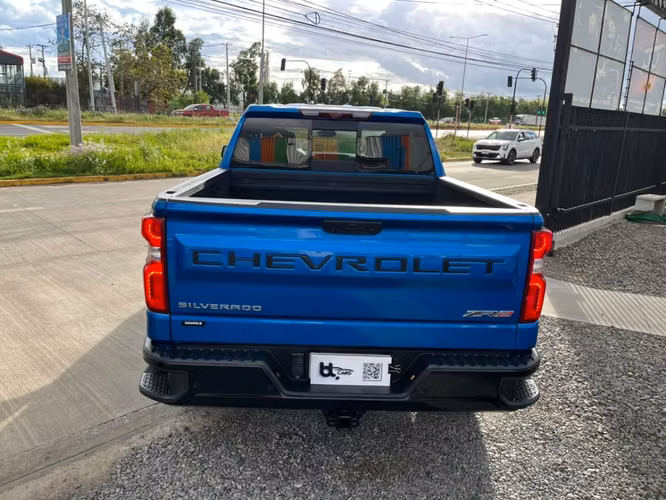 CHEVROLET SILVERADO ZR2 4X4 6.2 AUT 2023 - Imagen 5