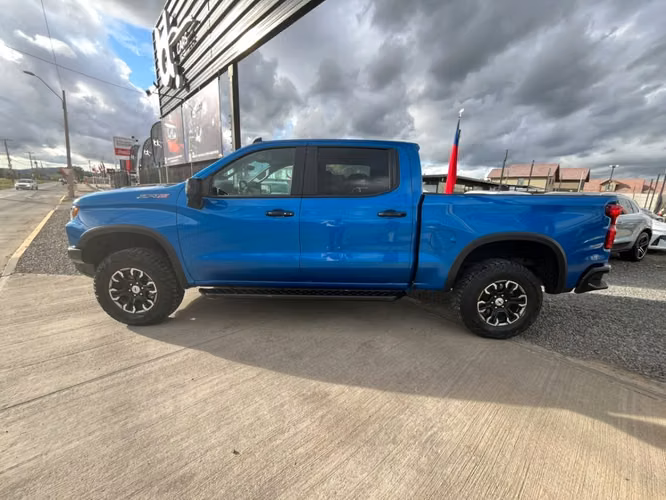 CHEVROLET SILVERADO ZR2 4X4 6.2 AUT 2023 - Imagen 9