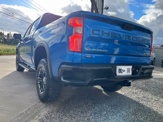 CHEVROLET SILVERADO ZR2 4X4 6.2 AUT 2023 - Imagen 4