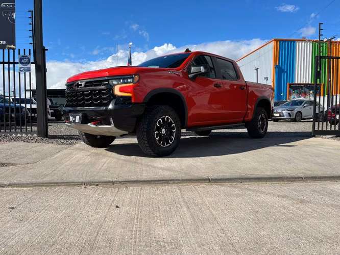 CHEVROLET SILVERADO ZR2 4X4 6.2 AUT 2023 - Imagen 11