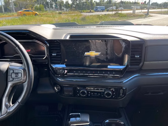 CHEVROLET SILVERADO ZR2 4X4 6.2 AUT 2023 - Imagen 12