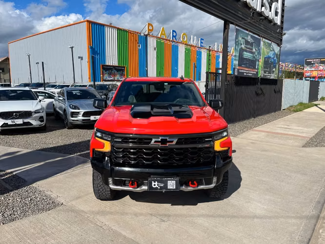 CHEVROLET SILVERADO ZR2 4X4 6.2 AUT 2023 - Imagen 17