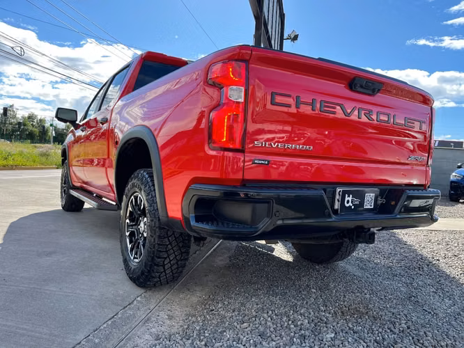 CHEVROLET SILVERADO ZR2 4X4 6.2 AUT 2023 - Imagen 2
