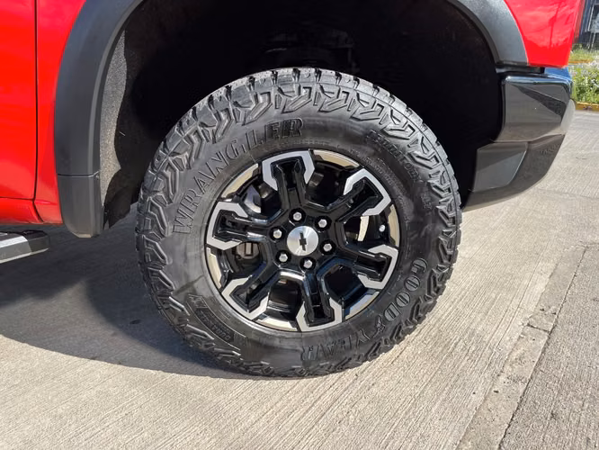 CHEVROLET SILVERADO ZR2 4X4 6.2 AUT 2023 - Imagen 18