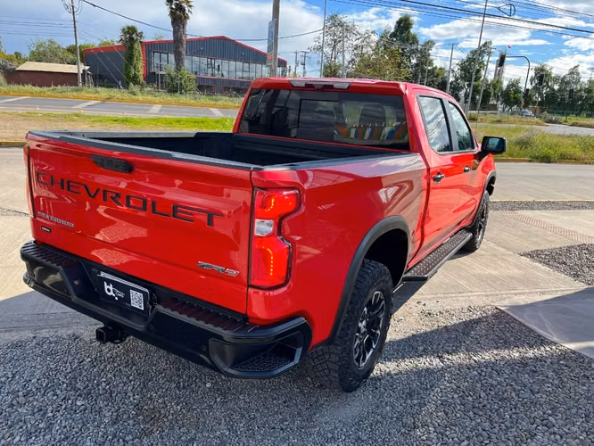 CHEVROLET SILVERADO ZR2 4X4 6.2 AUT 2023 - Imagen 4