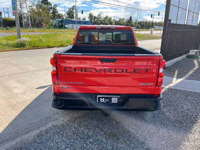 CHEVROLET SILVERADO ZR2 4X4 6.2 AUT 2023 - Imagen 13