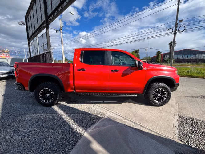 CHEVROLET SILVERADO ZR2 4X4 6.2 AUT 2023 - Imagen 9