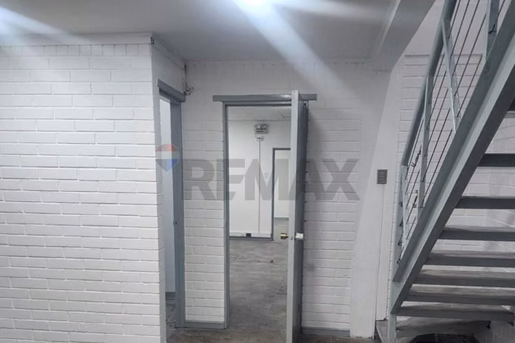 Arriende en la reina: oportunidad única comercial