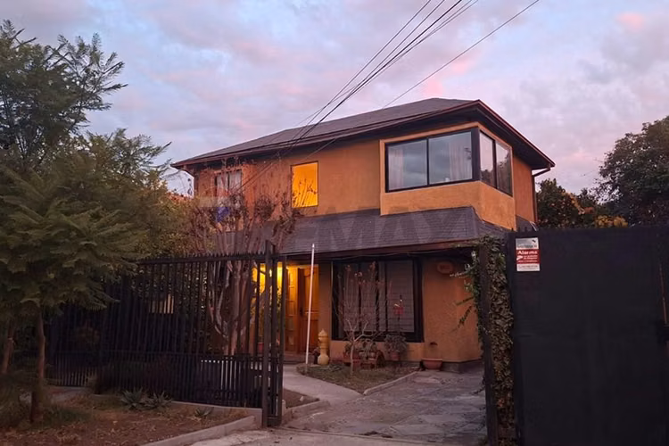 Se vende casa 4d / 2b roberto guzman las condes - Imagen 3