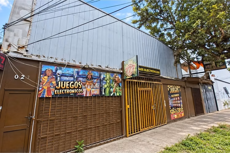 Gran propiedad con potencial comercial