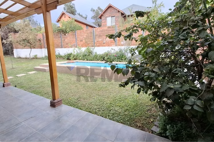 Casa familiar con piscina en sector las pircas - Imagen 25
