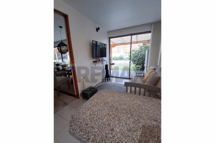 Casa familiar con piscina en sector las pircas - Imagen 11