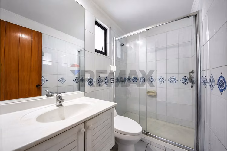 Casa peñalolen 5d+3b+4e, piscina, quincho, terraza - Imagen 12