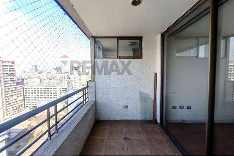 Arriendo depto 2d2b amplio con terraza y estac - Imagen 5
