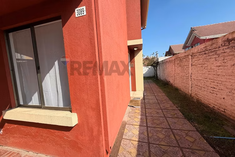 Casa excelente conectividad y gran patio