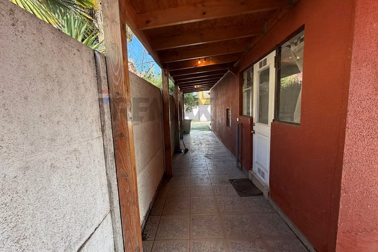 Casa excelente conectividad y gran patio