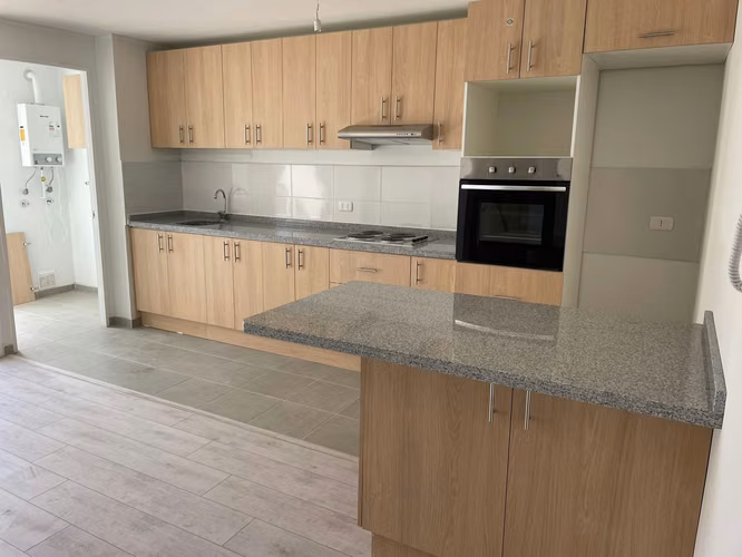ARRIENDO DEPATAMENTO 2DOR/2BAÑO CON ESTACIONAMIENTO TECHADO