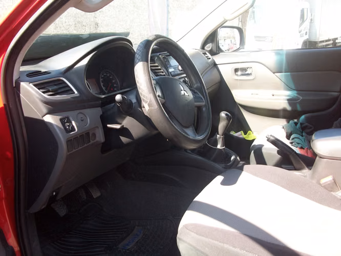 camioneta mitsubishi  l200 katana cr2.4 diesel 4x2 2018 - Imagen 7