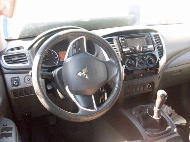 camioneta mitsubishi  l200 katana cr2.4 diesel 4x2 2018 - Imagen 6