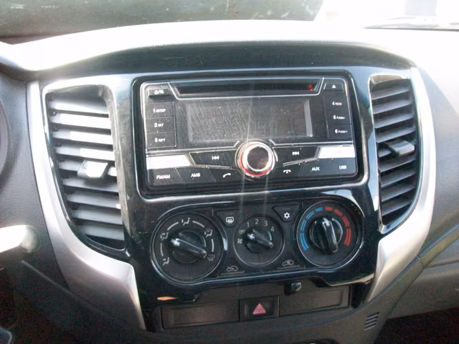 camioneta mitsubishi  l200 katana cr2.4 diesel 4x2 2018 - Imagen 8