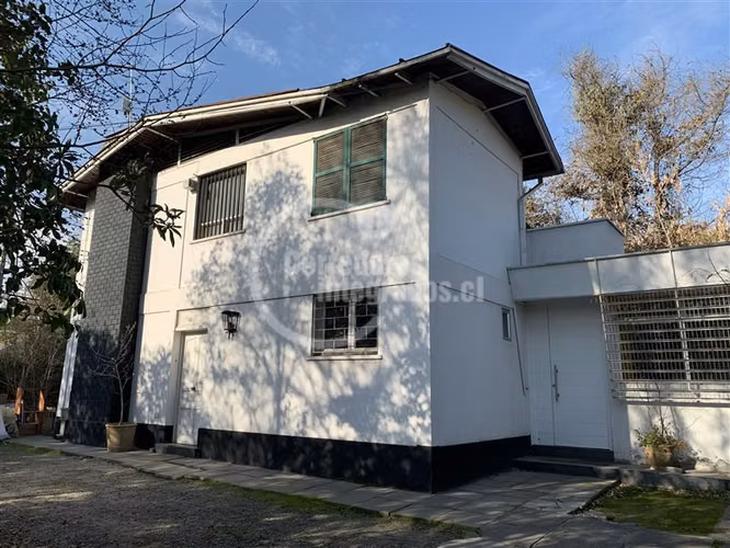 Casa en arriendo de 4 dorm. en Vitacura