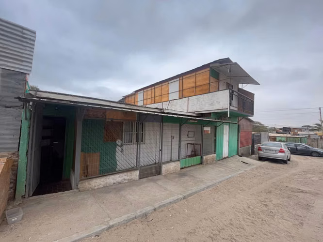 Se vende amplia casa en Caldera Av. Batallón de Atacama - Imagen 2