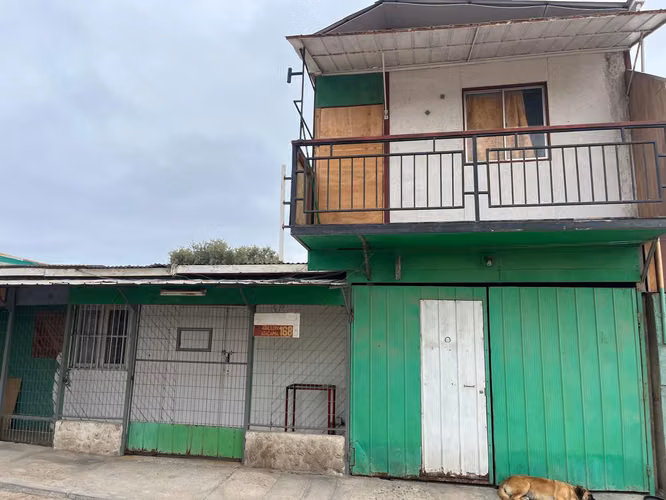 Se vende amplia casa en Caldera Av. Batallón de Atacama
