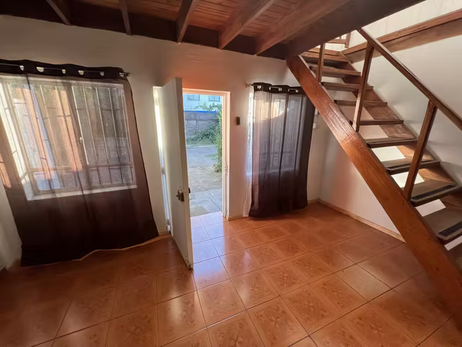 Arriendo casa, 2 dormitorios, 1 baño, 2 estacionamientos - Imagen 5