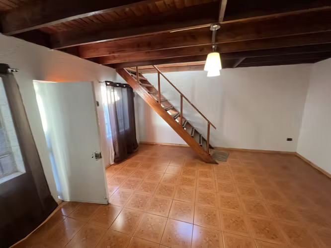 Arriendo casa, 2 dormitorios, 1 baño, 2 estacionamientos - Imagen 4
