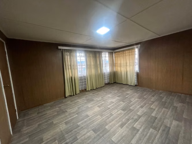 ARRIENDO CENTRICA CASA ESQUINA CON AMPLIOS ESPACIOS - Imagen 2
