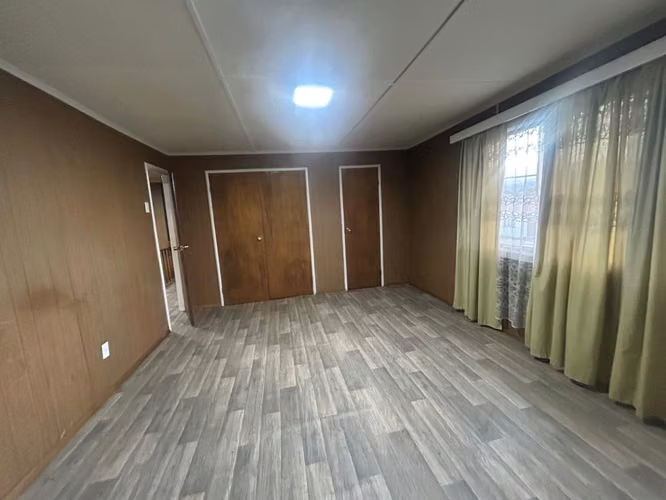 ARRIENDO CENTRICA CASA ESQUINA CON AMPLIOS ESPACIOS - Imagen 10