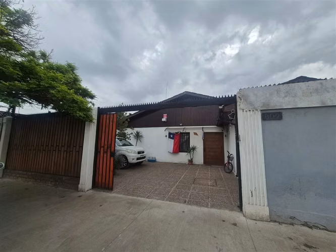 Casa en arriendo de 3 dorm.3 estac en San Miguel
