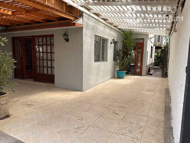 Casa de 6Dorm, 4 Baños (2 casas), Patio est. techado portón. - Imagen 12