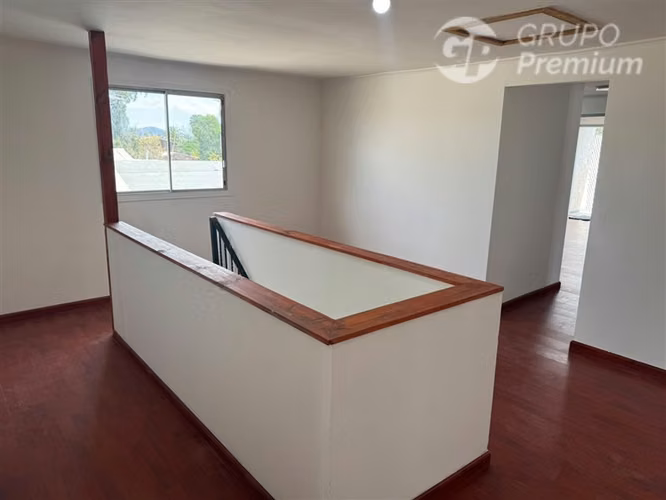 Casa de 6Dorm, 4 Baños (2 casas), Patio est. techado portón. - Imagen 14
