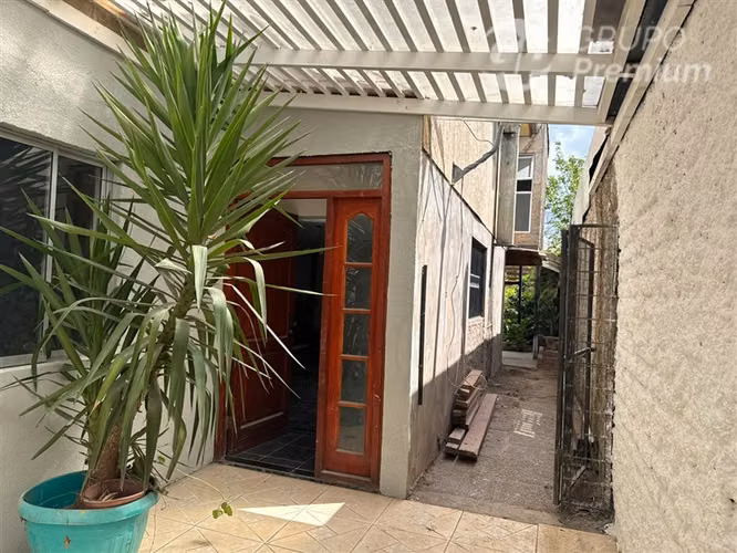 Casa de 6Dorm, 4 Baños (2 casas), Patio est. techado portón. - Imagen 5