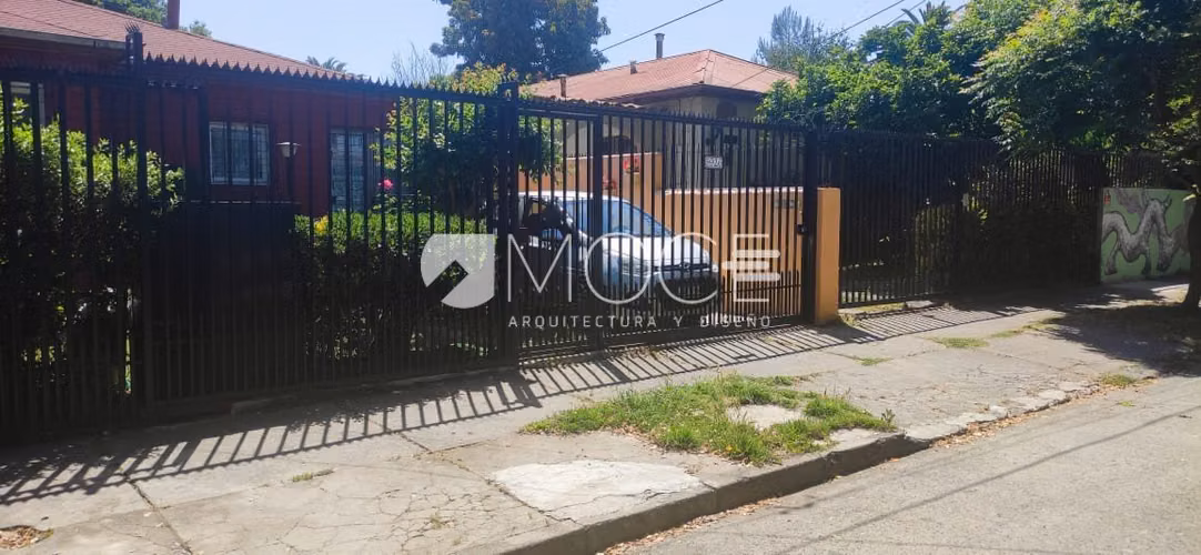 CASA EN VENTA  LA REINA UF11.400 - 695 MT2  Metro Plaza Egaña. Excelente oportunidad de inversión o para familias numerosas