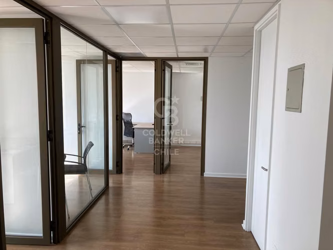 Oficina  Sector Cantagallo, 4 privados, 2 baños - Imagen 15