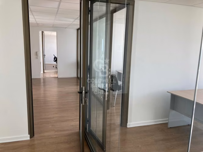 Oficina  Sector Cantagallo, 4 privados, 2 baños - Imagen 11