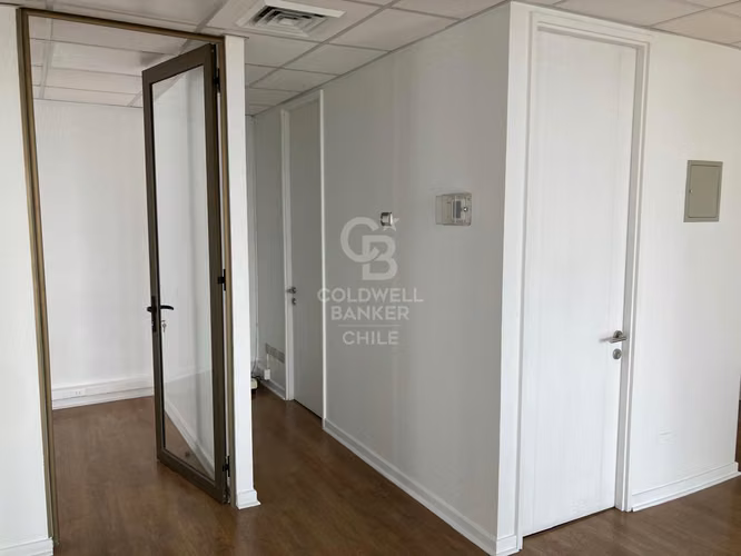 Oficina  Sector Cantagallo, 4 privados, 2 baños - Imagen 12