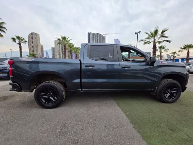 Chevrolet Silverado 5.3 CC LT TRAILBOSS Z71 AT 4X4 2021 - Imagen 4